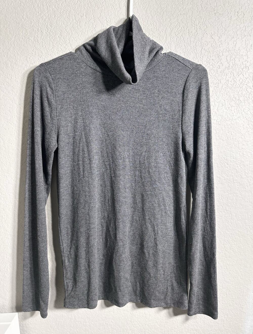 Minimalist Gray Solid Rib-Knit Turtleneck Long Sleeve Pullover Sweater Women’s